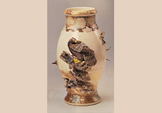 高浮彫大鷲鯛捕獲花瓶